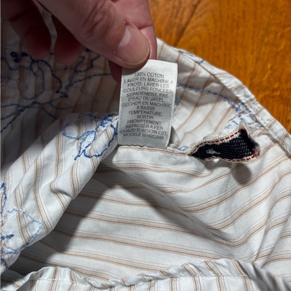 Vintage 90’s Guess Embroidered Button Down Shirt (Large) - Picture 15 of 15